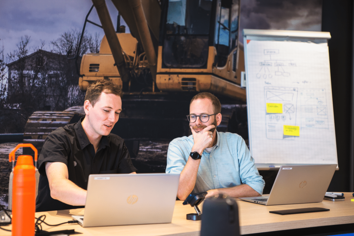 De collega's van GriDD in een meeting